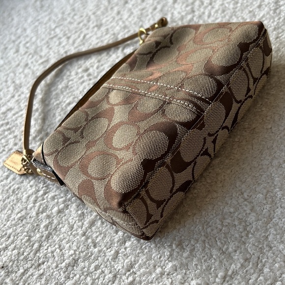 Coach baguette in gold - Picture 5 of 5